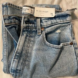 The 90’s straight ultra high rise jeans.